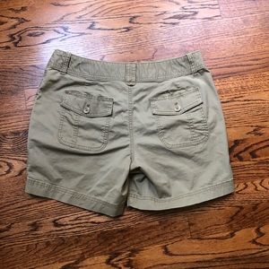 Eddie Bauer Ladies Khaki Chino Shorts (6)